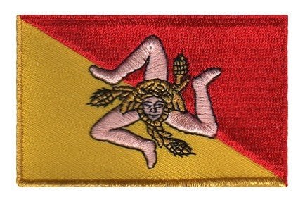 Sicily flag patch with red and yellow diagonal bisection featuring a triskelion symbol with Medusa and wheat ears, size 6.5 x 4 cm.
