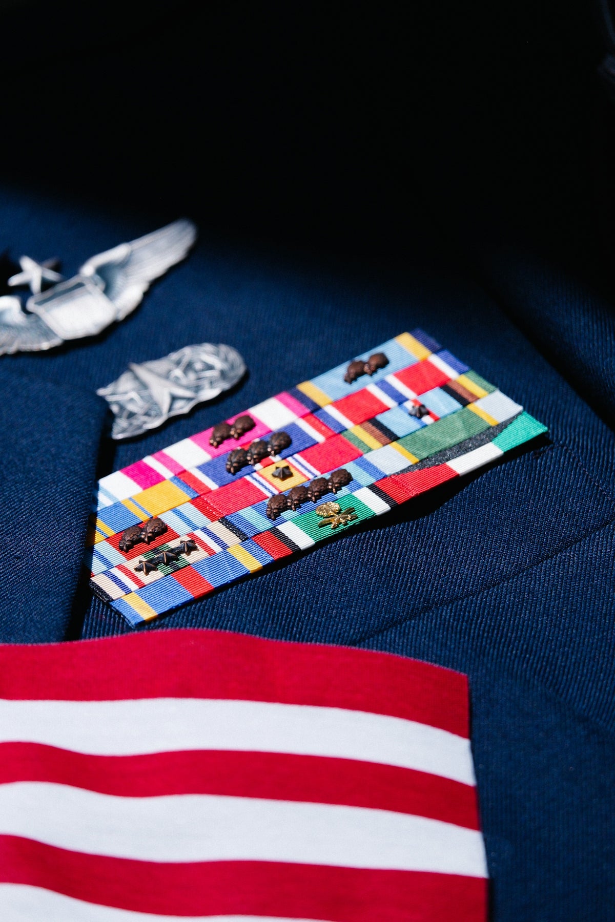 a piece of paper with a flag on it